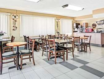 Knights Inn Aurora Restaurant photo