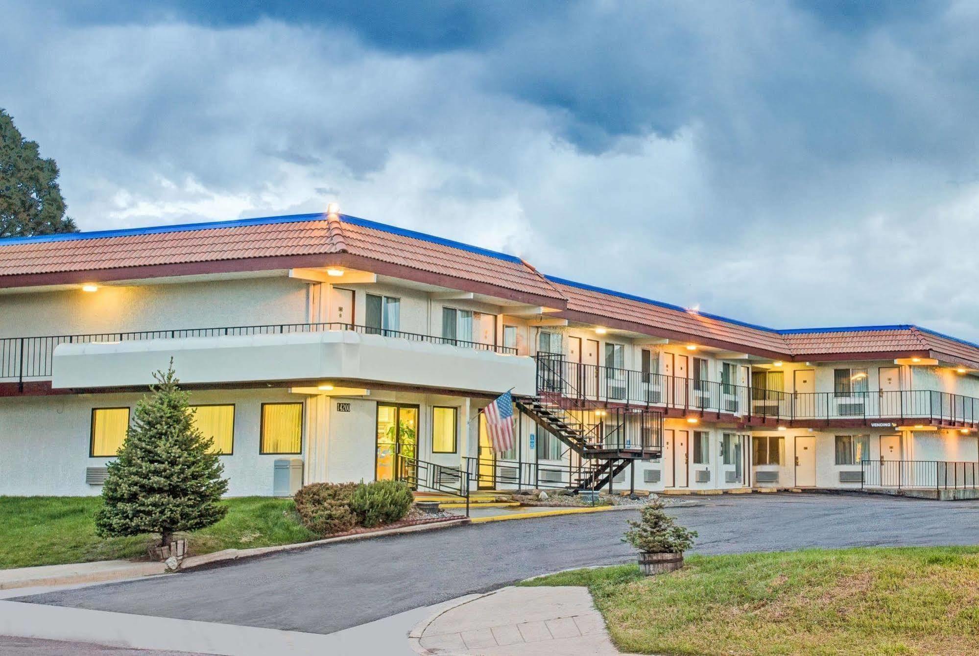 Knights Inn Aurora Exterior photo