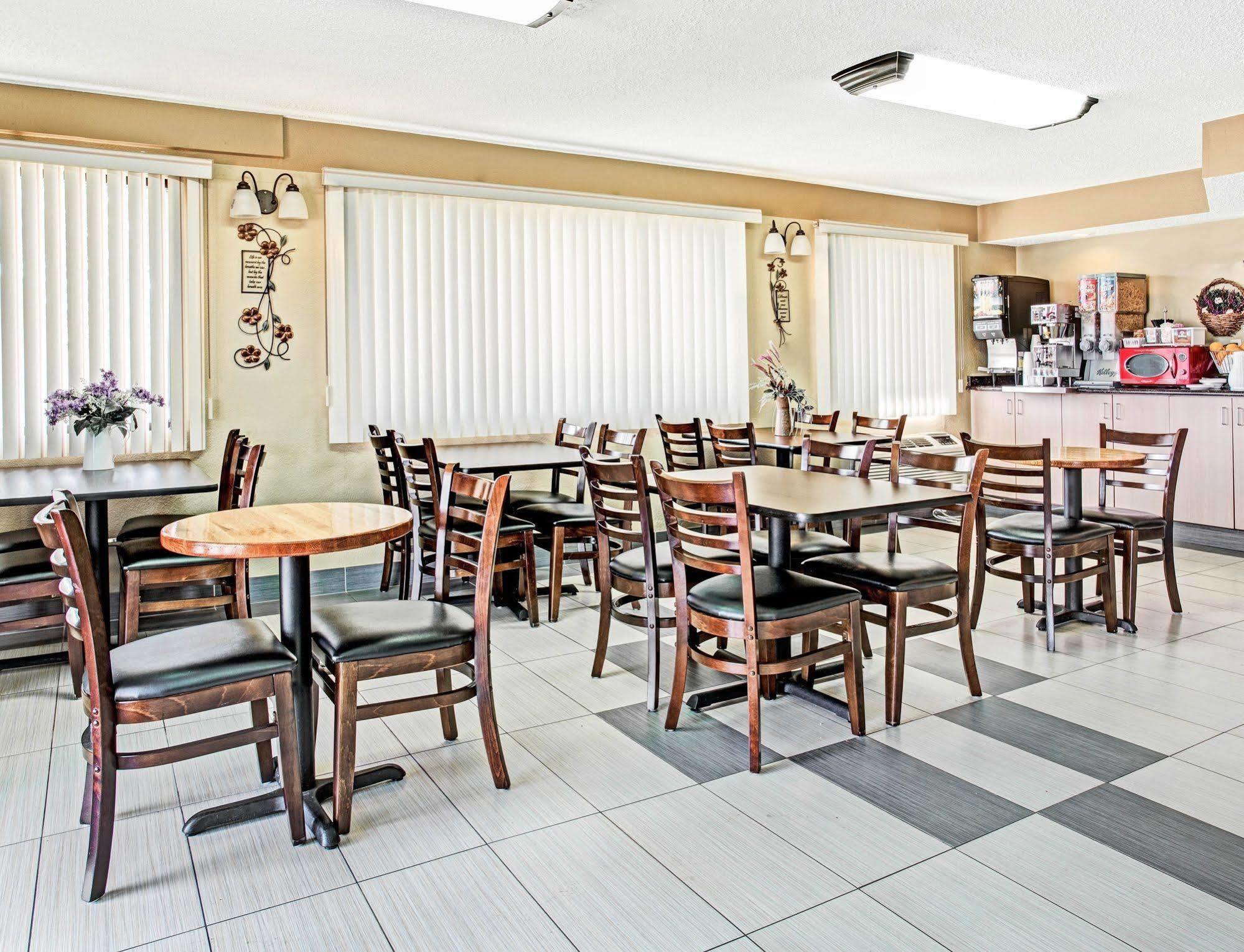 Knights Inn Aurora Exterior photo