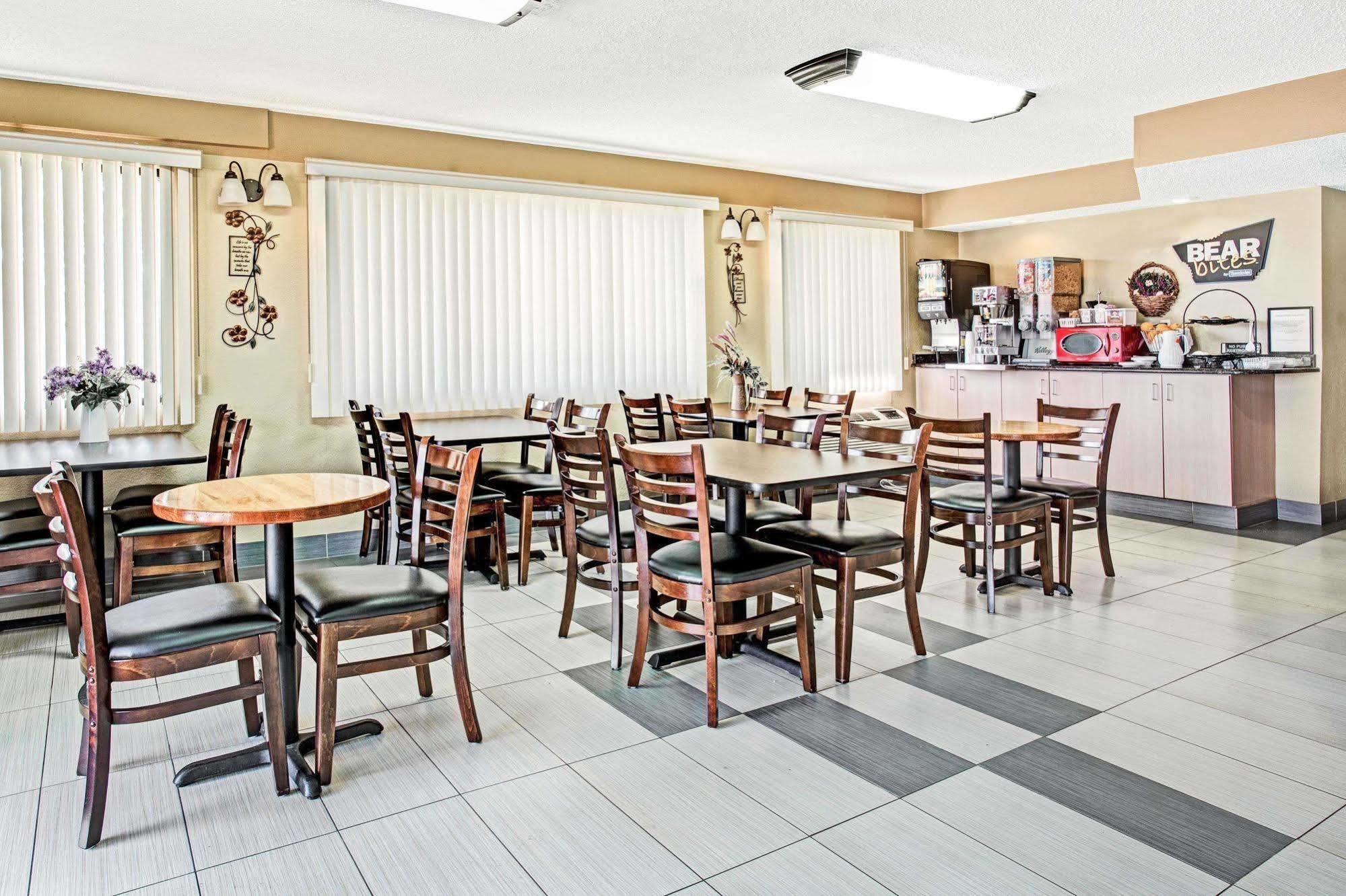 Knights Inn Aurora Exterior photo